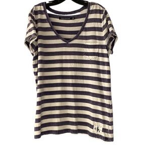Calvin Klein jeans lightweight V neck tee. XL
C